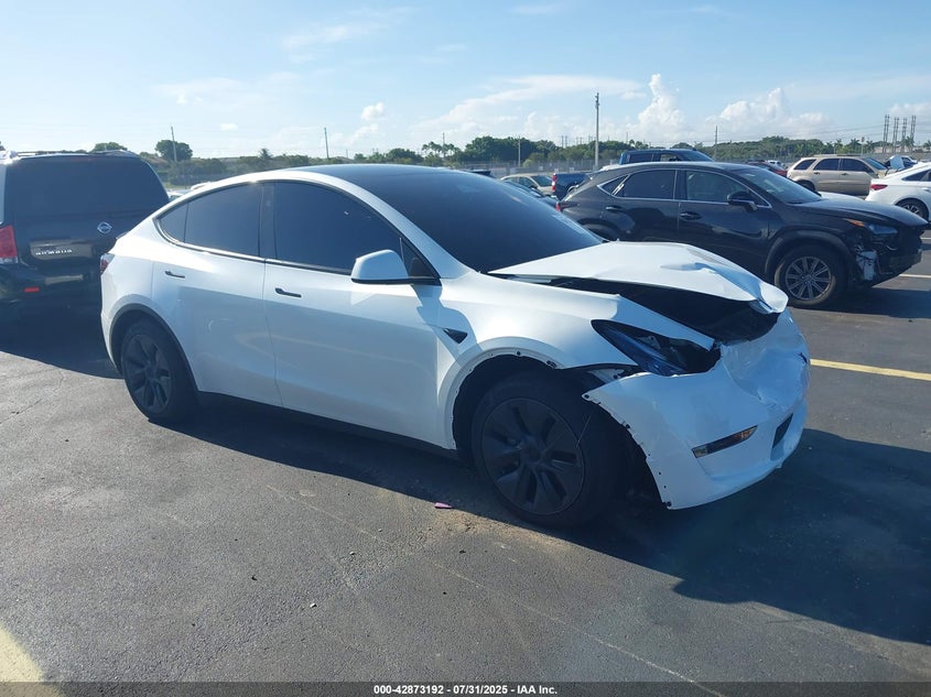 2025 TESLA MODEL Y  (VIN: 7SAYGDEDXSA376131)
