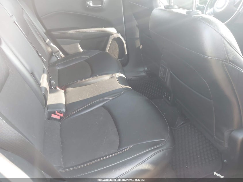 3C4NJDBB1MT506812 2021 Jeep Compass 2.4 Latitude 4x4 Grey