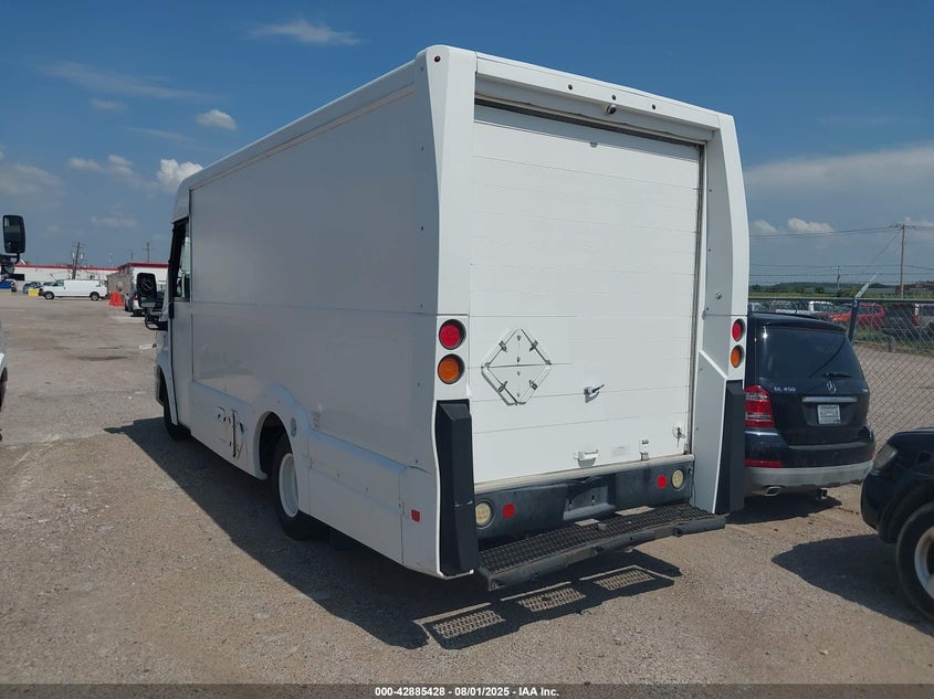 2013 Isuzu Commercial Van white van diesel JALB4T179D7W00764 photo #4