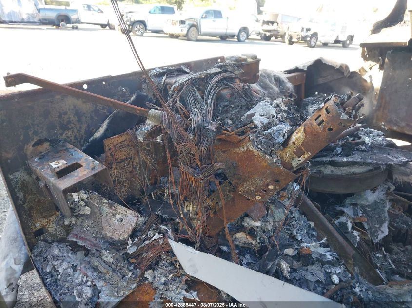 1994 GMC Forward Control Chassis P3500 VIN: 1GDHP32K0R3500049 Lot: 42885447