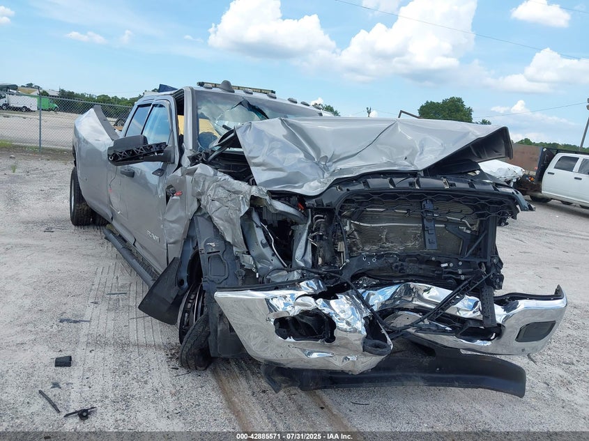 2022 Ram 3500 Tradesman 4X4 8' Box