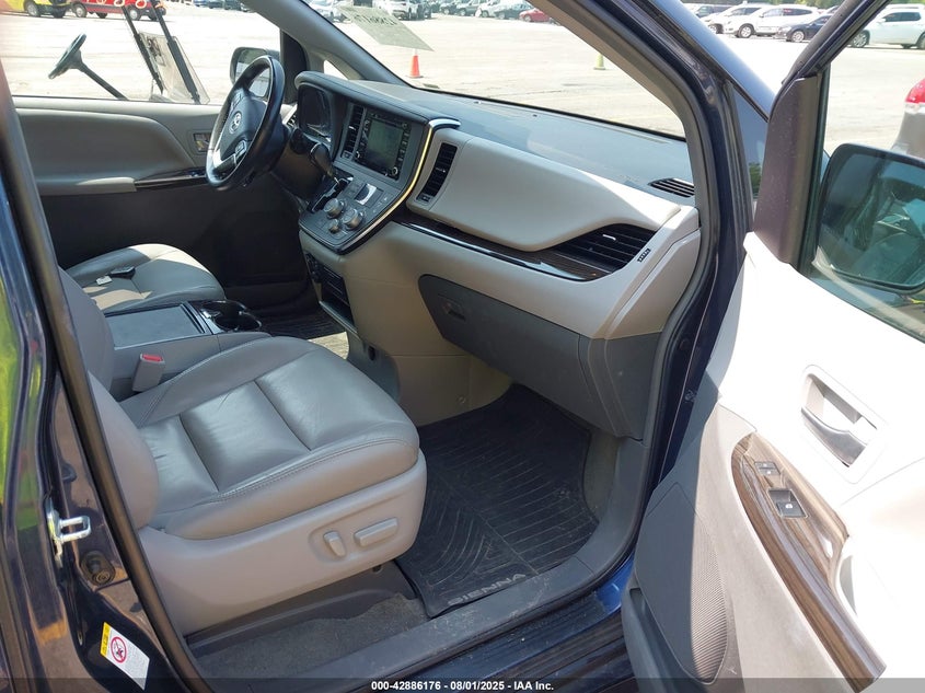 VIN 5TDYZ3DCXJS924278 2018 TOYOTA SIENNA XLE 8 PASSENGER