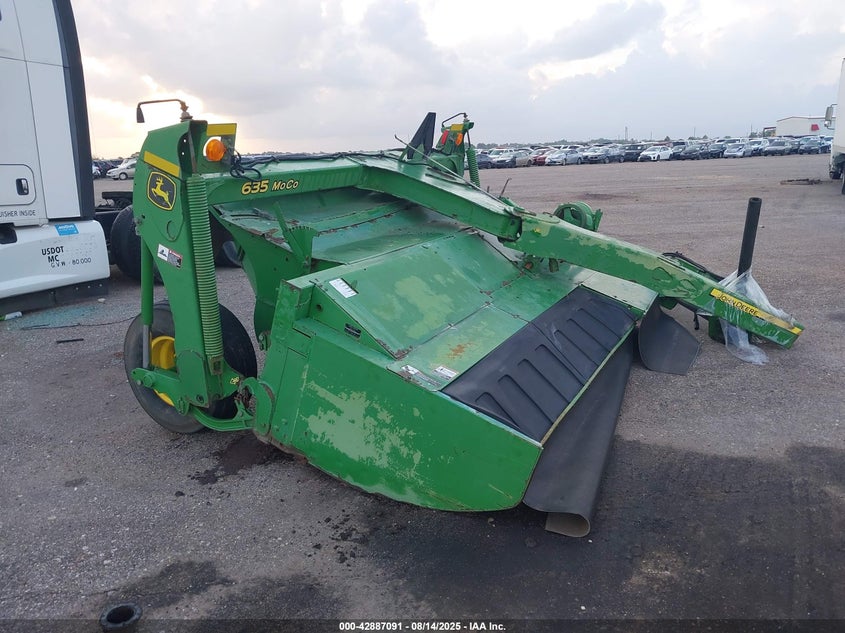 E00635T341587 2008 John Deere 635 Combine Header auction photo 1