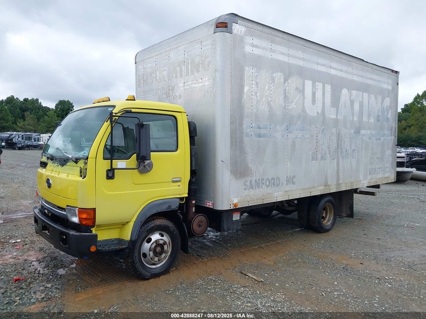 JNAUZV1J1XA550200 1999 NISSAN  photo no. 2