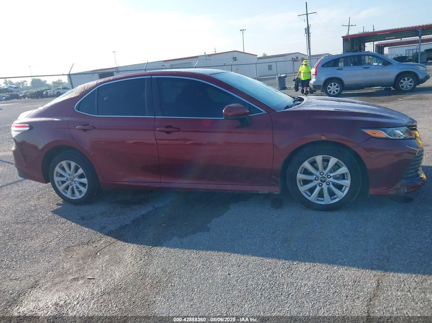 2018 Toyota Camry Le VIN: 4T1B11HK7JU643324 Lot: 42888360