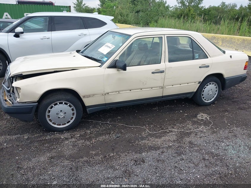 1989 Mercedes-Benz 260 E VIN: WDBEA26D1KA822228 Lot: 42890969