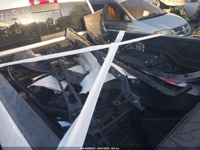 2017 RAM 1500 SLT  4X2 6'4 BOX - 1C6RR6GT7HS679210