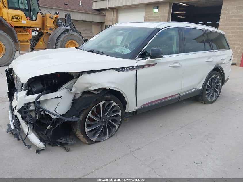 5LM5J7XC6LGL21010 2020 LINCOLN AVIATOR photo no. 2