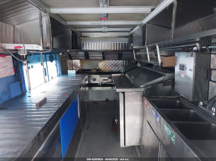 1997 GMC Step Van Concession VIN: TPL35736048510000 Lot: 42895924