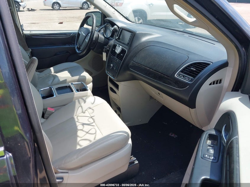 2C4RC1BG8DR743306 2013 CHRYSLER TOWN & COUNTRY photo no. 5