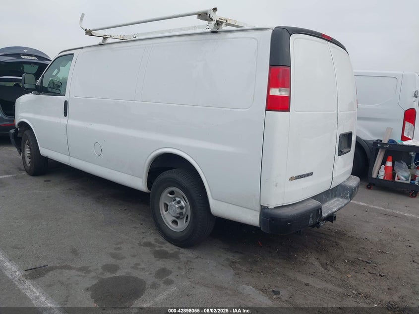 2017 CHEVROLET EXPRESS 2500 WORK VAN — Photo 3