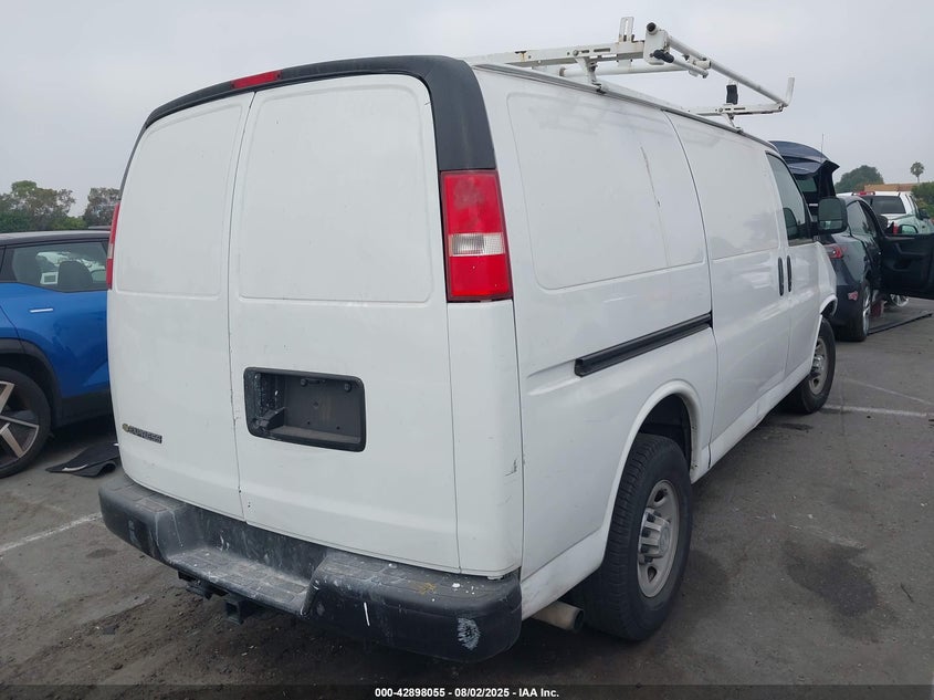 2017 CHEVROLET EXPRESS 2500 WORK VAN — Photo 4