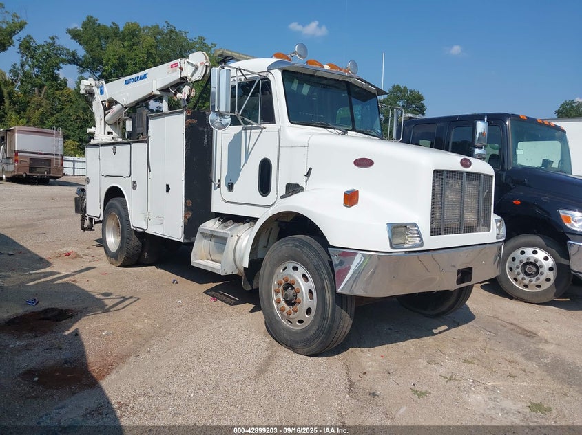 2NPNHD7X91M568687 2001 Peterbilt 330 Utility / Service Truck auction photo 1