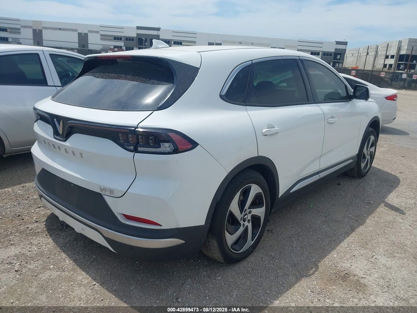 Vin: rllv1aeb6rh004870, lot: 43393166, vinfast vf 8 eco 20244