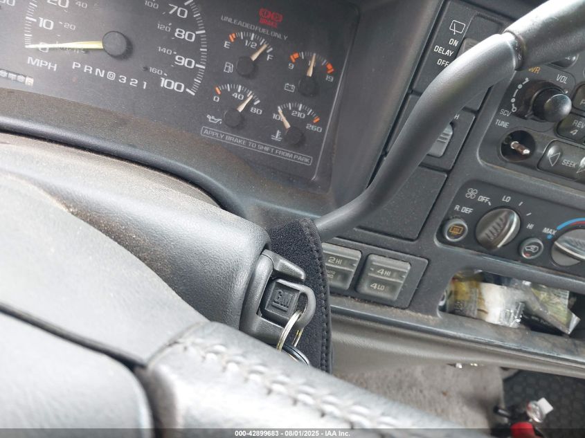 1998 GMC Yukon Sle VIN: 1GKEK13R1WJ735108 Lot: 42899683