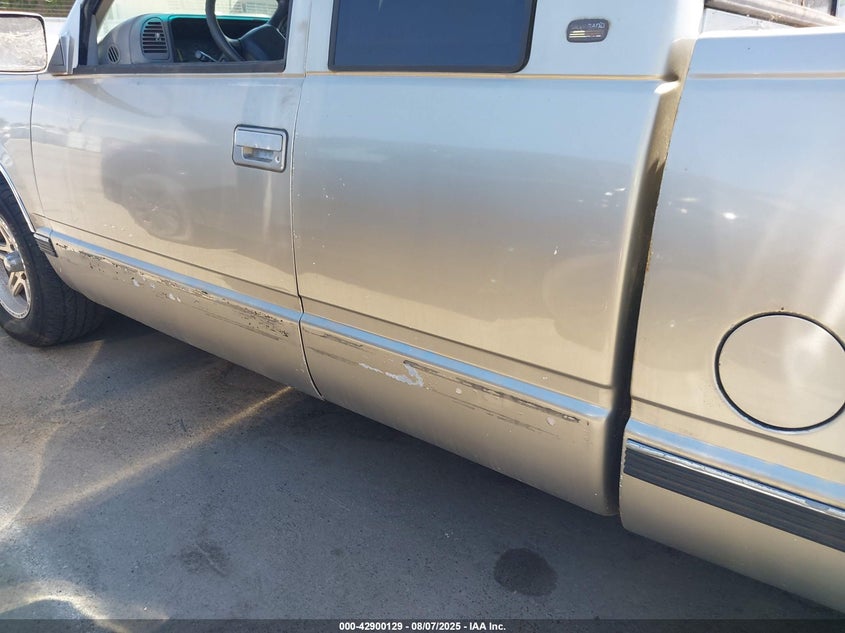 1998 Chevrolet C1500 Fleetside VIN: 2GBEC19M7W1272930 Lot: 42900129