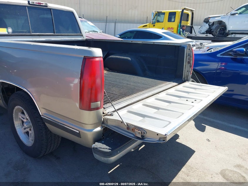 1998 Chevrolet C1500 Fleetside VIN: 2GBEC19M7W1272930 Lot: 42900129