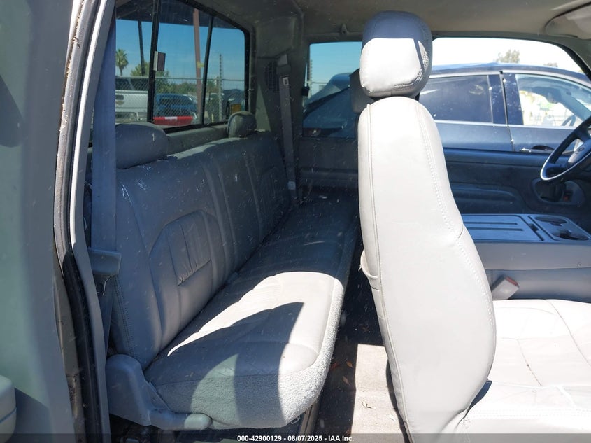 1998 Chevrolet C1500 Fleetside VIN: 2GBEC19M7W1272930 Lot: 42900129