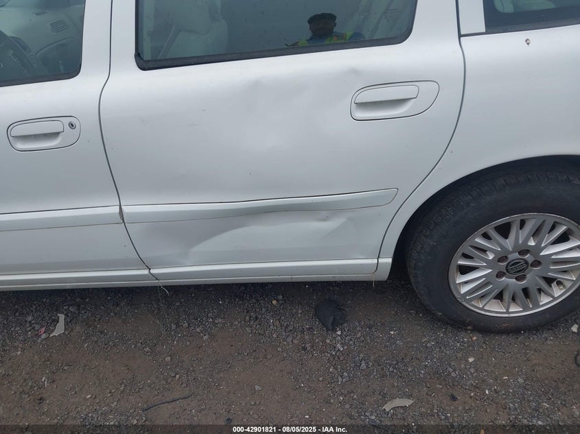 2005 Volvo V70 2.4 VIN: YV1SW640252471237 Lot: 42901821