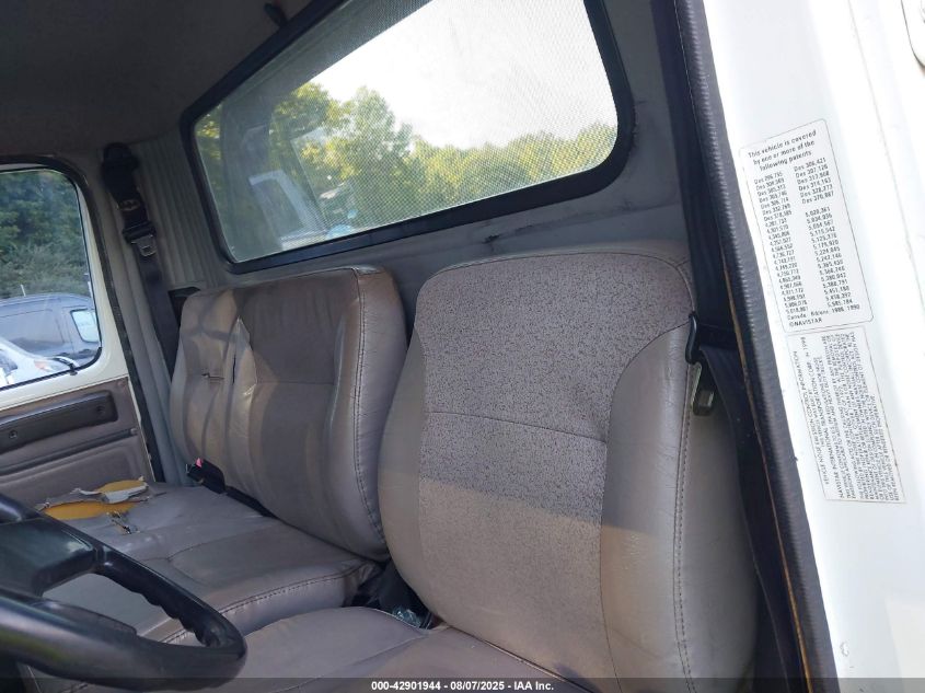 1998 International 4000 4700 VIN: 1HTSCABM3WH542339 Lot: 42901944