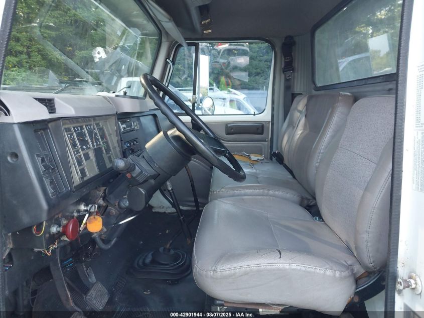 1998 International 4000 4700 VIN: 1HTSCABM3WH542339 Lot: 42901944