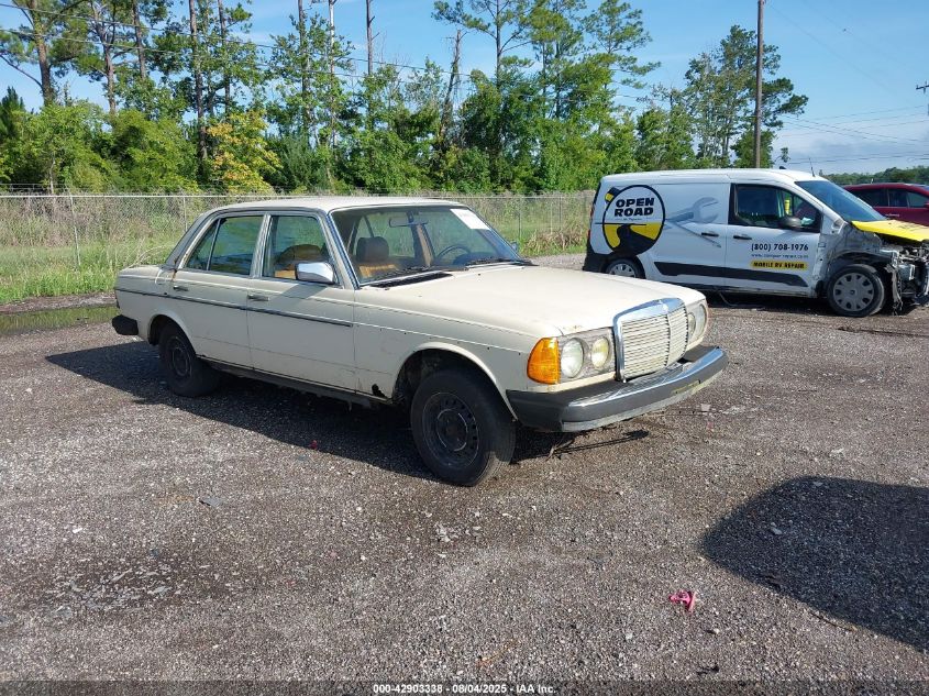 1981 Mercedes-Benz 240 D VIN: WDBAB23A5BB257384 Lot: 42903338