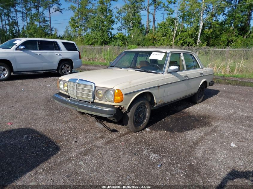 1981 Mercedes-Benz 240 D VIN: WDBAB23A5BB257384 Lot: 42903338