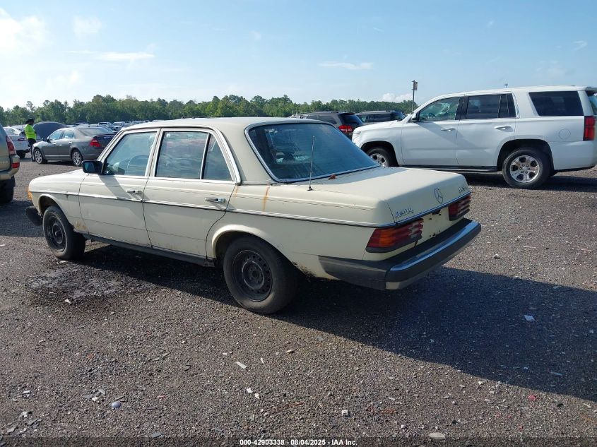 1981 Mercedes-Benz 240 D VIN: WDBAB23A5BB257384 Lot: 42903338