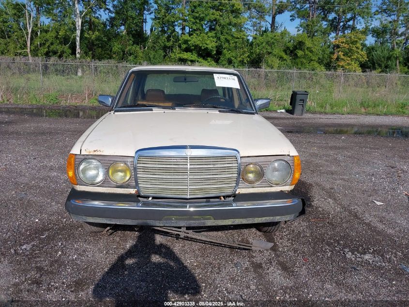 1981 Mercedes-Benz 240 D VIN: WDBAB23A5BB257384 Lot: 42903338