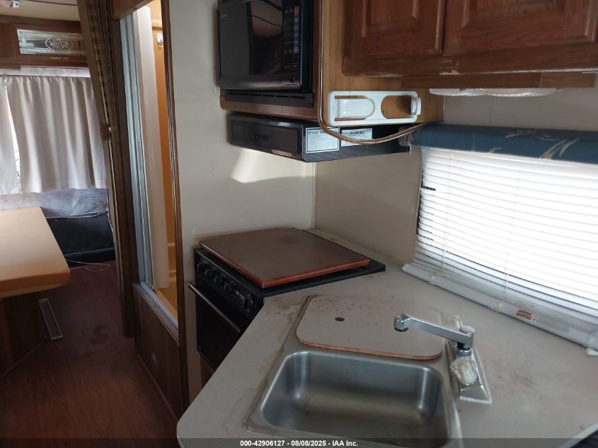 1994 Ford Econoline E350 Cutaway Van VIN: 1FDKE30G3PHB96743 Lot: 42906127