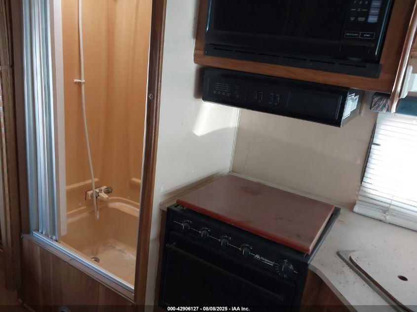 1994 Ford Econoline E350 Cutaway Van VIN: 1FDKE30G3PHB96743 Lot: 42906127