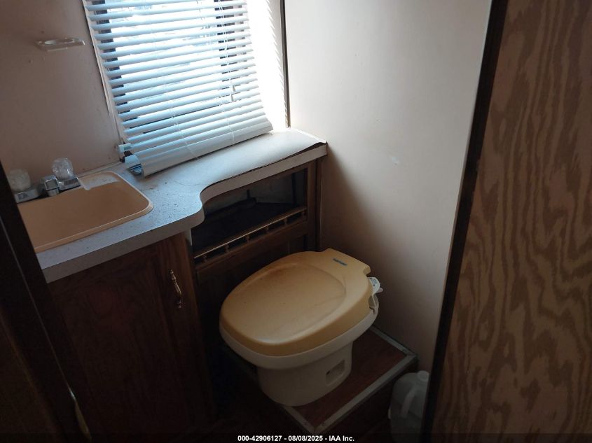 1994 Ford Econoline E350 Cutaway Van VIN: 1FDKE30G3PHB96743 Lot: 42906127