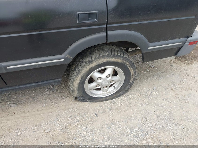 1996 Land Rover Discovery VIN: SALJY1243TA168760 Lot: 42907290