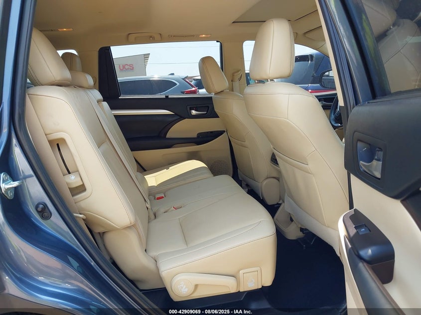 2019 TOYOTA HIGHLANDER XLE - 5TDKZRFH9KS322443