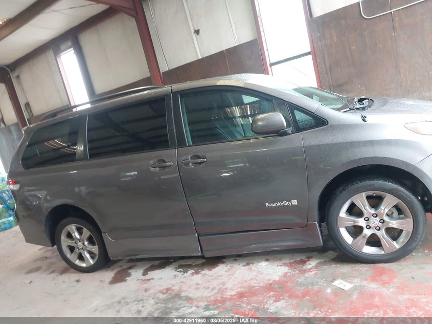 2011 Toyota Sienna Se VIN: 5TDXK3DC0BS032171 Lot: 42911960