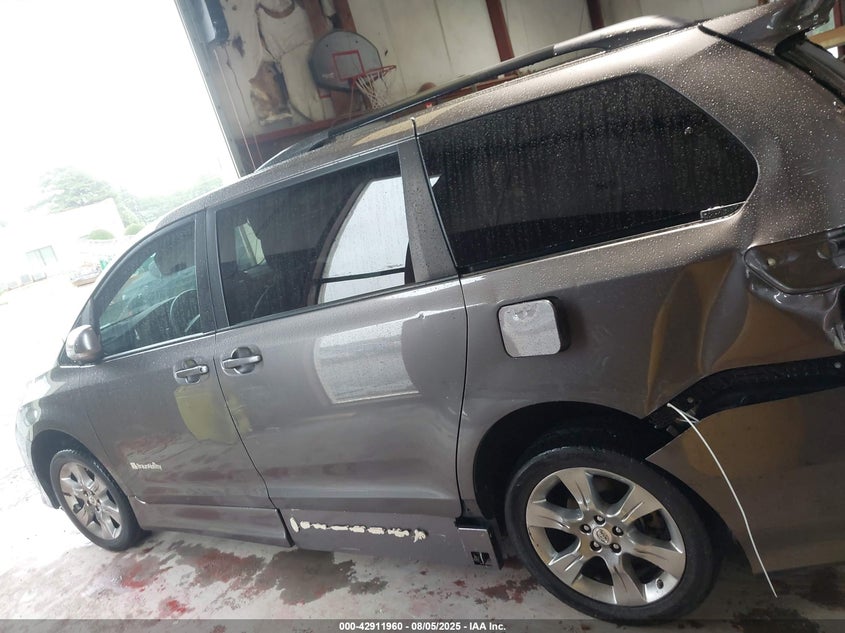 2011 Toyota Sienna Se VIN: 5TDXK3DC0BS032171 Lot: 42911960