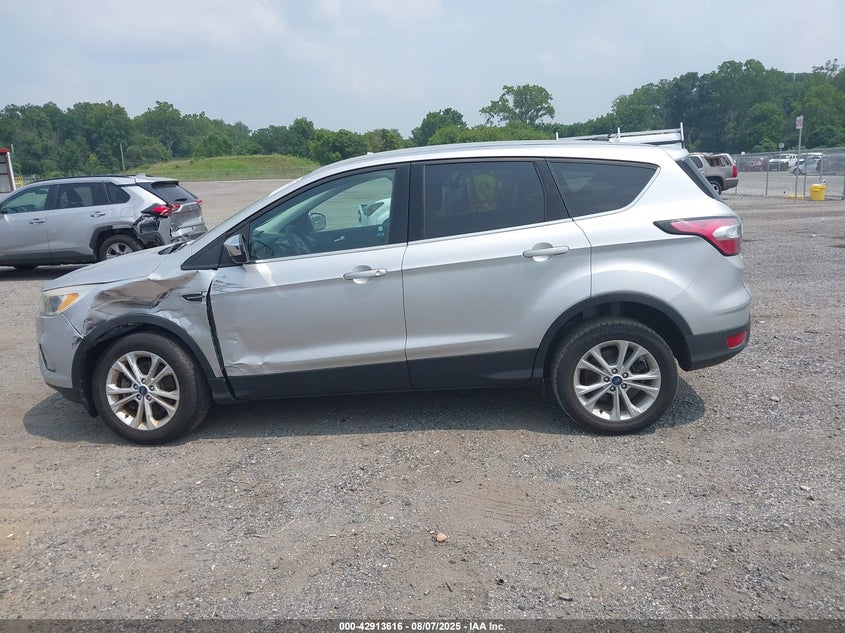 2017 FORD ESCAPE SE - 1FMCU9GD4HUE37689