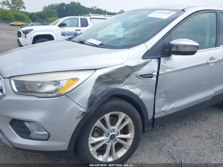 2017 FORD ESCAPE SE - 1FMCU9GD4HUE37689