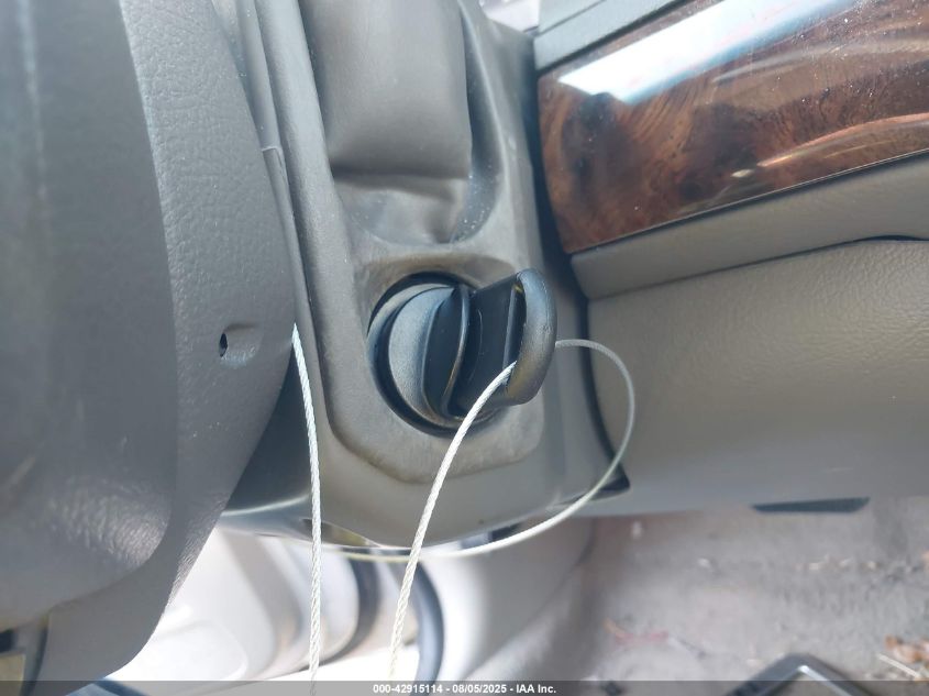 2008 Mercury Grand Marquis Ls VIN: 2MEFM75V68X662298 Lot: 42915114