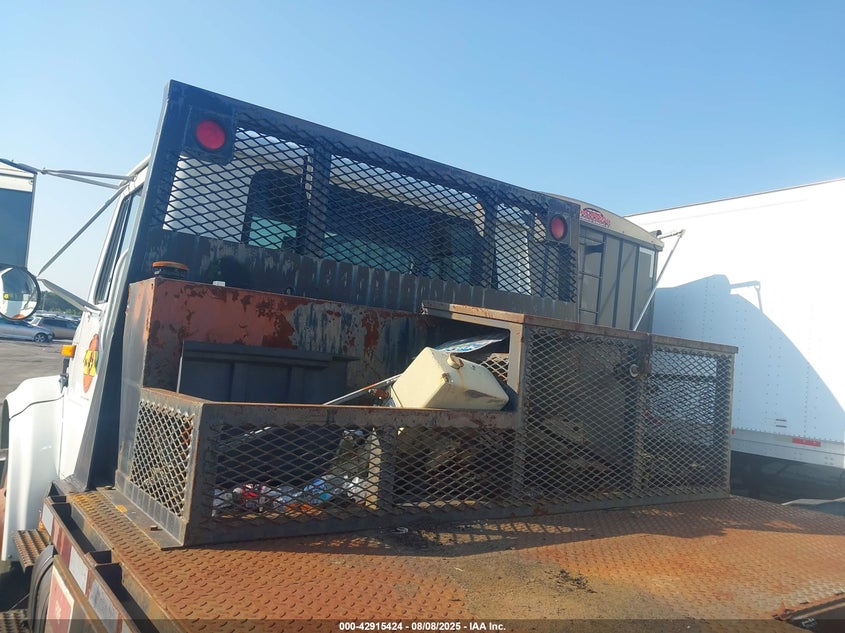 1996 International 4000 4700 VIN: 1HTSCAAM5TH352555 Lot: 42915424