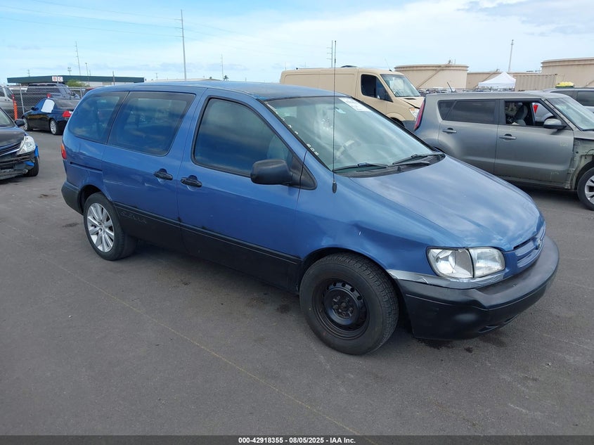 2000 Toyota Sienna Ce