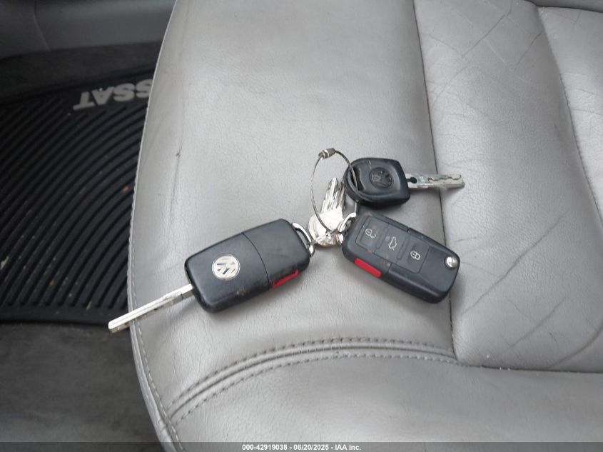 2001 Volkswagen Passat Gls VIN: WVWPD63BX1P140696 Lot: 42919038