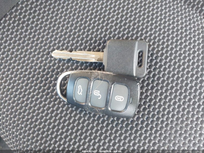 2017 NISSAN VERSA 1.6 SV - 3N1CN7AP7HK463599