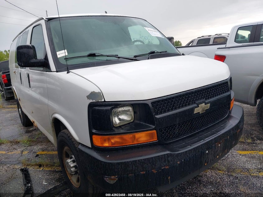 2011 Chevrolet Express 3500 Work Van white van flexible 1GCZGTBG7B1166625 photo #1