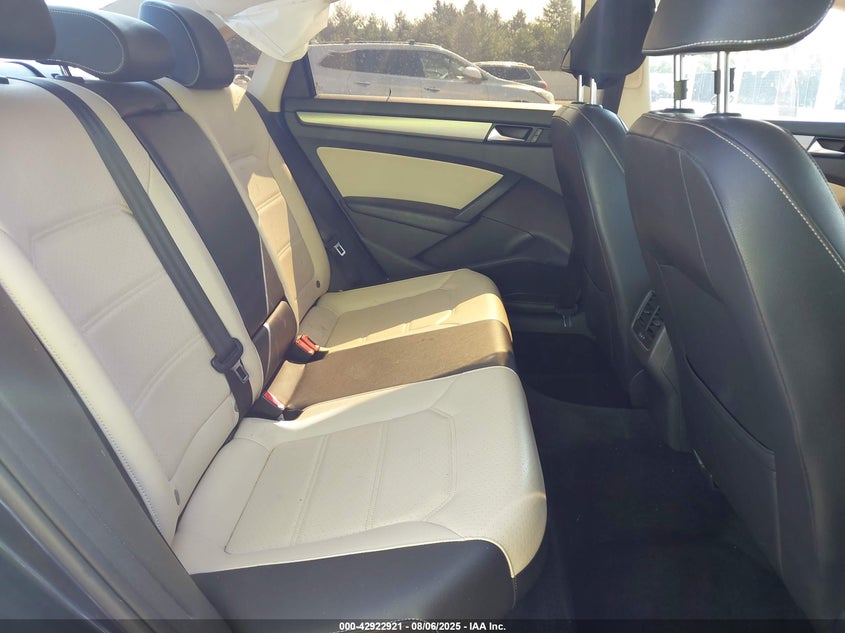 2015 VOLKSWAGEN PASSAT 2.0L TDI SE - 1VWBV7A37FC030080