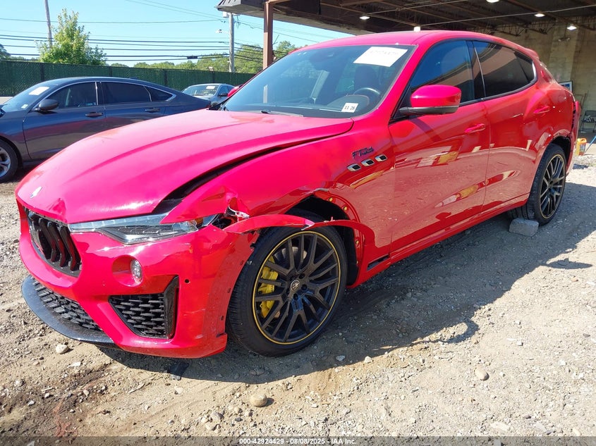 2022 MASERATI LEVANTE auction photo 2