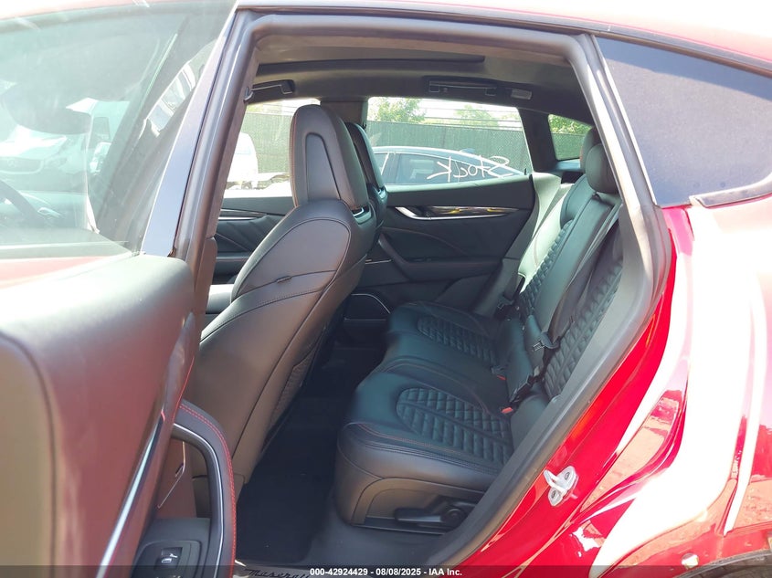 2022 MASERATI LEVANTE auction photo 8