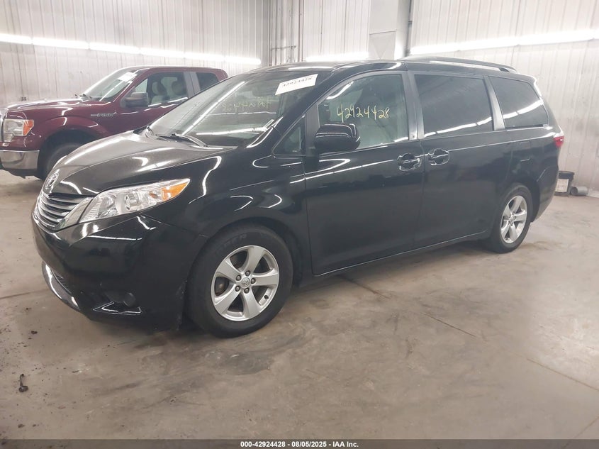 5TDKK3DC5FS531239 2015 TOYOTA SIENNA photo no. 2