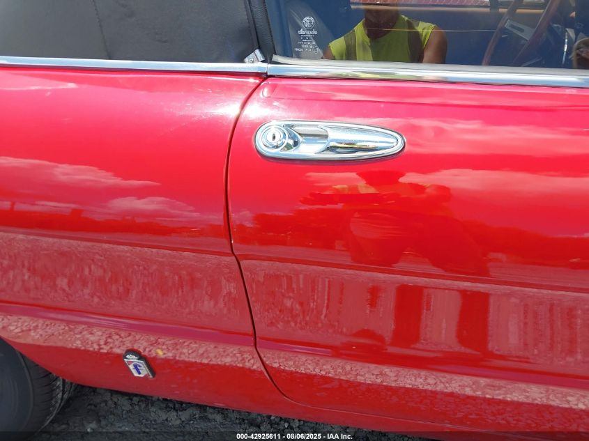 1985 Alfa Romeo Veloce 2000 Spider VIN: ZARBA5417F1020860 Lot: 42925611