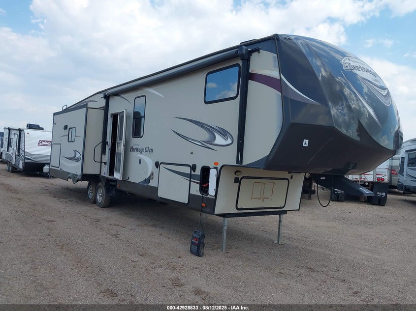 2016 Forest River Wildwood 5Th Wheel 34' white null null 4X4FWBN23GU009335 photo #1